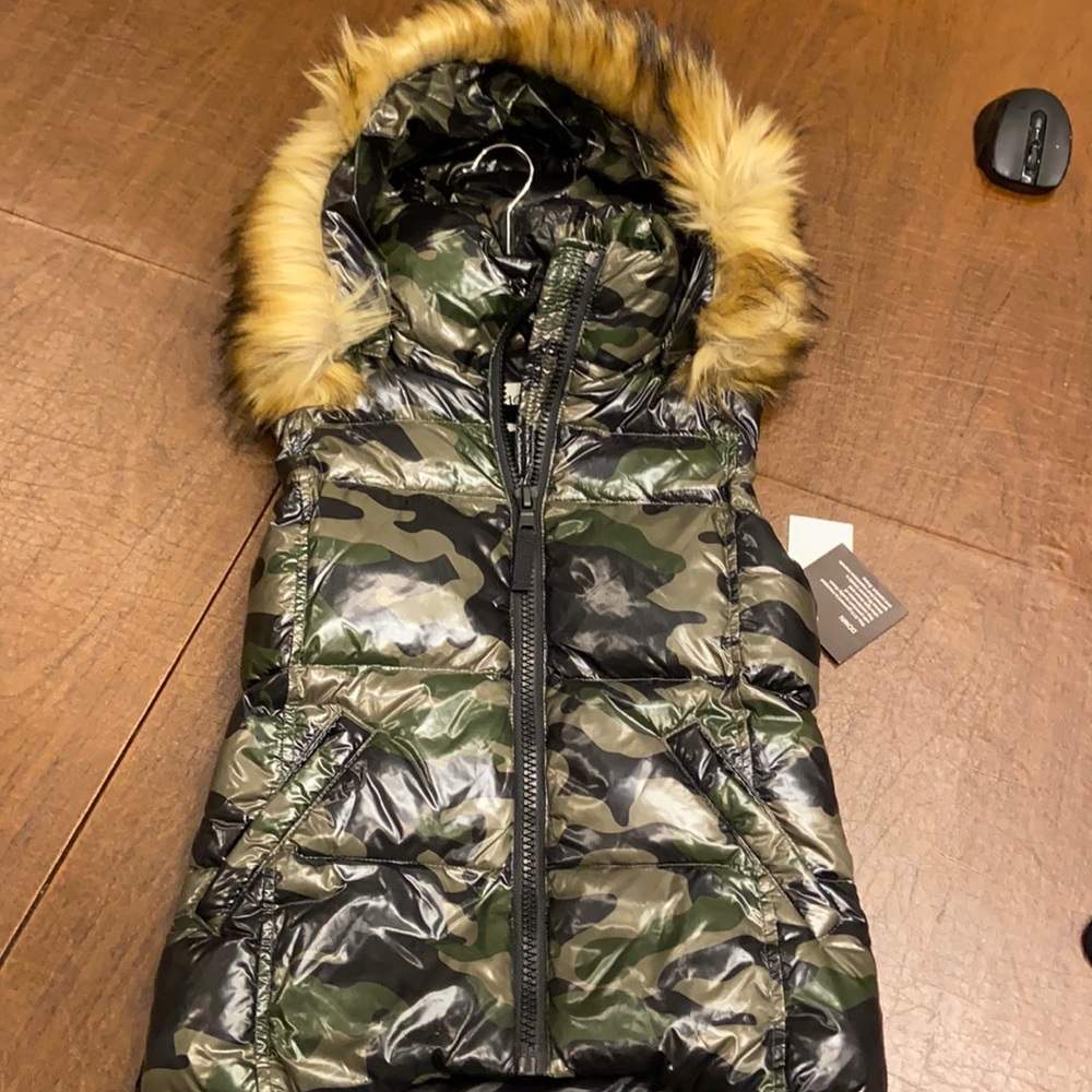 Brand new camo shiny S13 vest with fur hood size 10